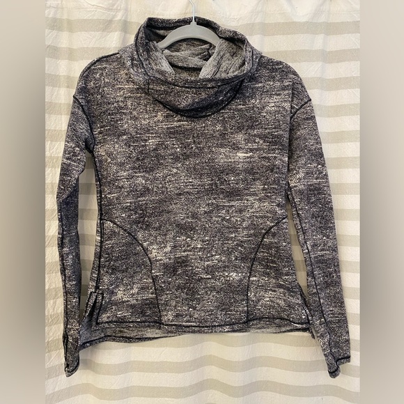 EUC Lululemon Sz 2 hoodie - Picture 1 of 14